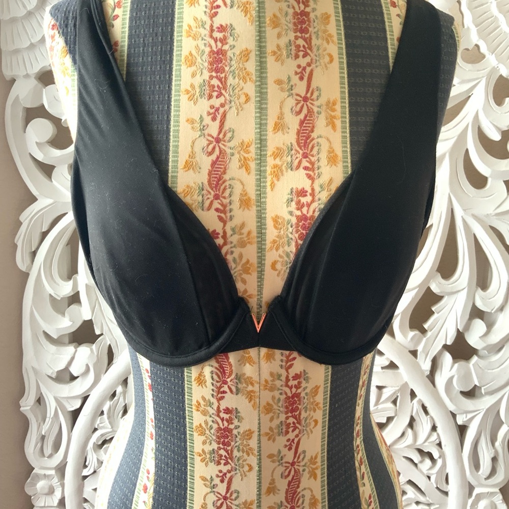 Victoria's Secret Black size 32 DD
